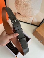 Hermes 爱马仕 时尚舒适针扣牛皮腰带，杰出的创意和精湛工艺成为成为时尚旅行艺术的象征。35毫米