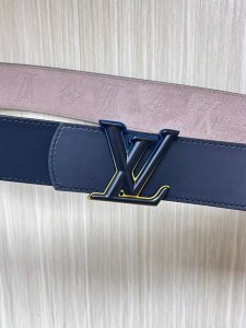4.0宽双面进口牛皮，一面反绒压花，一面平纹底搭配精品五金，实物实拍，官网同步。