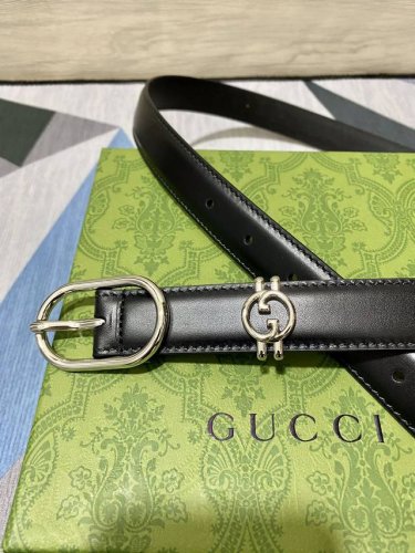 原单25Mm 带身采用双面进口平纹，专柜同款，新款专用，扣头采用精品纯铜两件针扣，正品开版。专营专柜款！G11030130