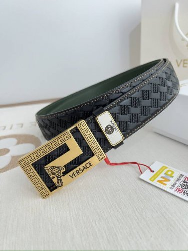 品名：Versace.范思哲原单腰带 皮带 型号：挂扣，经典人头纯钢材质扣头，头层牛皮，图片实物拍摄 材料：百分百头层牛皮，保证真皮。24K纯钢扣双面可用专柜同