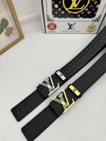 品名：Lv..路易..威登原单 材质：原单牛皮腰带 百分百头层牛皮腰带保证真皮，24K纯钢扣，专柜原单品质、做工精细，时尚大牌，送人自用首选 包装： 请认准如图