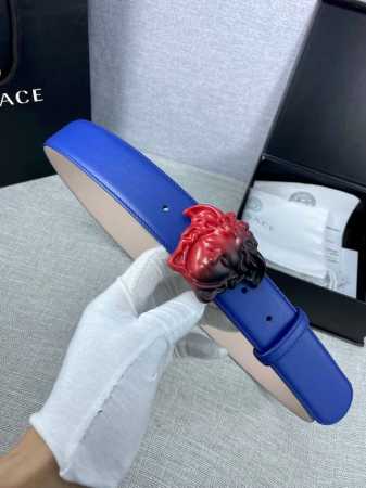 宽度3.8Cm Versace 范思哲 此款皮带采用优质皮革精制而成，饰有白 金色Medusa Biggie搭扣，配有腰带环。 - 点击图像关闭