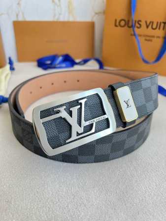 品名： Lv..路易..威登腰带皮带原单 型号：挂扣，经典纯钢材质挂扣，头层牛皮，图片实物拍摄 材料：头层牛皮，挂扣系列，纯钢材质扣头，钯镀电镀工艺永不掉色。原 - 点击图像关闭