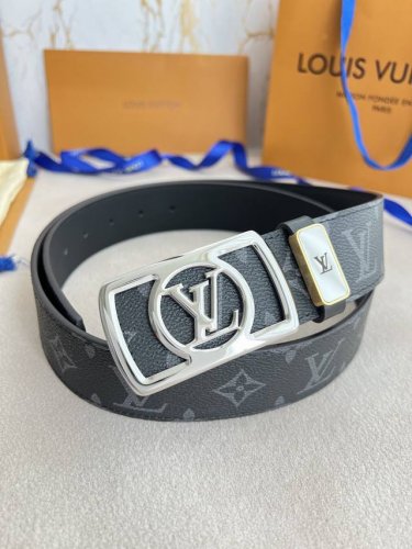 品名： Lv..路易..威登腰带皮带原单 型号：挂扣，经典纯钢材质挂扣，头层牛皮，图片实物拍摄 材料：头层牛皮，挂扣系列，纯钢材质扣头，钯镀电镀