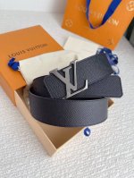 l0Uis Vuitt0N Lv 男士专柜品质掌纹腰帶 寬度40毫米 配置精钢字母搭扣 扣头可随意搭配 ～双面小牛皮设计 皮质柔软 手感细腻舒适