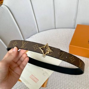 原版包装 L0Uis Vuitt0N 今季新品 驴家女士原單腰帶 寬度30毫米 定制经典帆布面料搭配小荔枝纹小牛皮底 全新开模五金 可双面佩戴 多色可选。百搭款