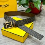 特 Fendi 芬迪 专柜同款 双环正反用腰带 Ff按钉搭扣 棕色Cuoio Romano皮革材质 反面面料带有烟草黄和黑色Ff图案 黑色珐琅金属饰面 时尚经典