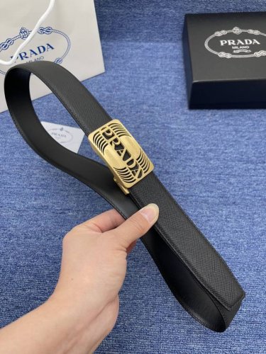 品牌普拉达自动扣 特 描述双面原版皮，原板扣、这款饰有带扣的腰带配以水牛皮衬里，覆以Monogram 牛皮。展现细腻的品牌特质，是牛仔裤的理想配件 自动扣扣；3