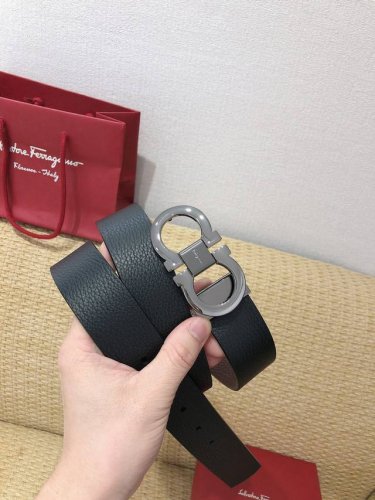 特 Ferragamo.菲拉格慕 全套包装 宽度3.5Cm 高级定制款男士皮带 双面进口牛皮 可双面使用 自行选择搭配 真材实料 很有质感 时尚经典不失