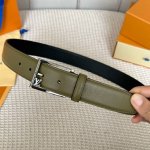 特 寬度：35Mm 驢家最新品 男士經典頂級休閒腰帶 寬度35毫米 品牌專用平紋Togo紋小牛皮搭配小牛皮底 全新開模精品針扣設計 多色選