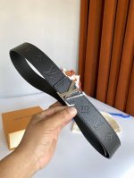 Lv.路易威登 全套包装 宽度 40Mm宽度 正品一体铸造五金钢扣 原厂皮料 双面原厂定制进口面料 可送礼自用不错选择