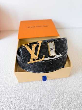 品名 Lv..路易..威登腰带皮带原单 型号 挂扣 经典纯钢材质挂扣 头层牛皮 图片实物拍摄 材料 头层牛皮 挂扣系列 纯钢材质扣头 钯镀电镀工艺永不掉色 经典 - 点击图像关闭