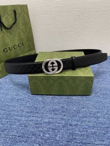 古奇 Gucci进口小牛皮，手感细腻柔软，搭配纯钢精品自动扣，男士必备！宽度：3.5Cm