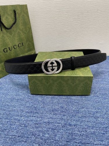 古奇 Gucci进口小牛皮，手感细腻柔软，搭配纯钢精品自动扣，男士必备！宽度：3.5Cm