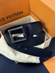 3.5双面进口牛皮，单面Z荔枝纹压花，搭配精品经典扣。实物实拍，官网同步。3.5宽荔枝纹英文字母扣3.5双面进口牛皮，单面Z荔枝纹，搭配精品经典扣。实物实拍，官