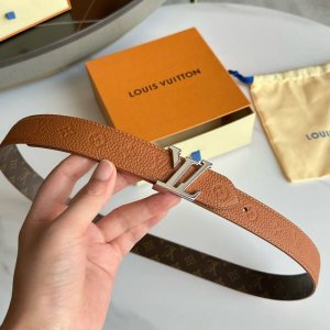 L0Uis Vuitt0N 今季新品 女士原單腰帶 寬度30毫米 經典小花pvc面搭配荔枝紋牛皮壓花 搭配雙色間色五金 可雙面佩戴 百搭款