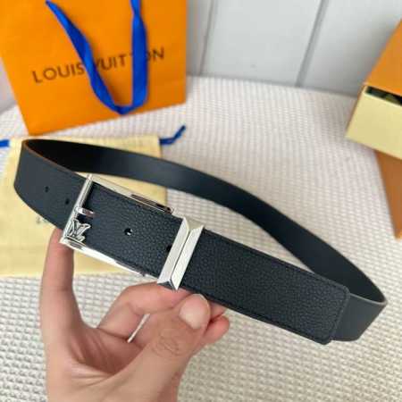 特 片裝1 寬度：35Mm 驢家Ss春夏新品腰帶系列 寬度3.5Cm 意大利原廠皮料 搭配精緻菱形介子 針扣設計五金 全方位精打細磨 精密度厚金電鍍 效果很贊的 - 点击图像关闭