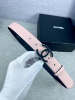 特 宽度3.0Cm Chanel 香奈儿女士腰带皮带新款柔软的内衬进口小牛皮搭配精品钢扣贴皮金 银色扣。