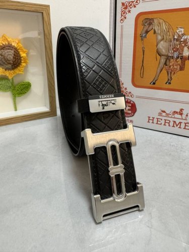 品名：爱马仕.HermèS 原单 材质：原单牛皮腰带 百分百头层牛皮腰带保证真皮，24K纯钢扣，专柜原单品质、做工精细，时尚大牌，送人自用首选 包装： 请认准如