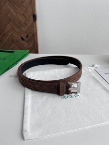 Bv 2026新款女士编织Watch腰带 纯手工Intreccio小格子编织 原厂真麂皮搭配微复古银色表扣设计针扣 宽度2.5Cm 颜色: 深棕色 DDD