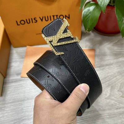 Lv.路易威登 宽40Mm双面原版小牛皮 搭配单钌钯电镀扣 完美的手感.油边 出众的设计.风格 高贵奢华 时尚大方 高清实拍 货真价实 品质保证 双面用