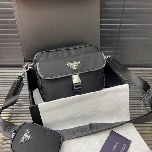 Prada 普拉达 Re-Nylon 二合一金属三角形标志 Saffiano 帆布尼龙布邮差包 斜挎单肩包 实物拍摄 原厂原版面料 配送防尘袋16 X 22Cm
