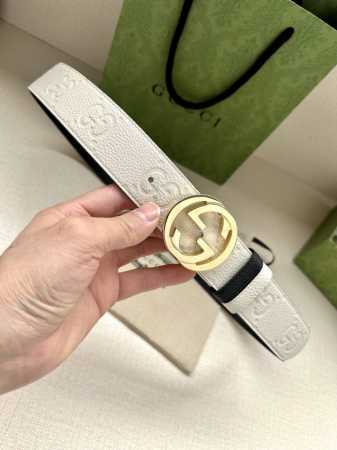 特 Gucci 宽度4.0Cm每一季，品牌典藏设计中的标志性元素都会吐故纳新，为经典注入新意。Guccio Gucci字母交织图案巧妙融入纹理和材质，以印花压纹 - 点击图像关闭