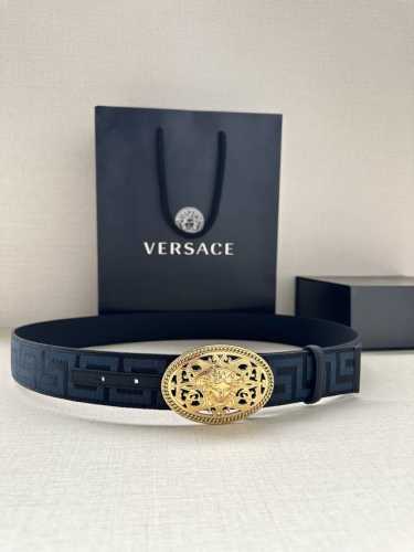特 宽度3.8Cm Versace 织物腰带，饰有提花Greca图案，配有La Medusa搭扣。 La Medusa五金配件 搭扣闭合 面料：100%锦纶 里