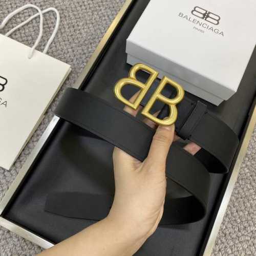 特 Balenciaga巴黎世家Bb 宽版腰带 这款Bb 版腰带来自Balenci设计细节，正面扣、尖尾，打孔式细节3.8Cm
