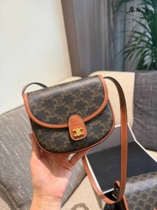 原版复刻 牛皮 Lisa同款Celine复古老花马鞍包 Celine老花凯旋门Mini Besace马鞍包单肩斜挎包超级小可爱复古又百搭 附件:尘袋尺寸: 15