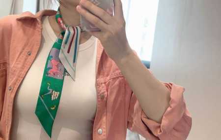 名称:由你执笔与自由方巾尺寸:5*86.5厘米材质:100%桑蚕丝货号:H064221S 设计师:李库克 Leigh Cooke 与巴蒂斯特 维罗 Baptis - 点击图像关闭