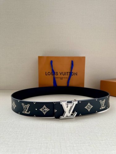 特P200 Lv：原单头层底 花面.内衬头层小牛皮底，原单皮料定制，新款不锈钢扣 专柜宽度4.0