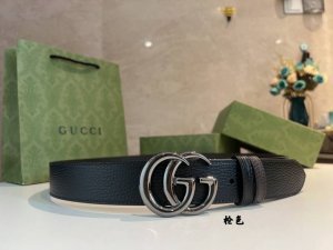 中国新年Gucci男士宠儿精选40Mm腰带，双G带扣旋转设计使用灵活，牛皮手感细腻轻触亲肤，无论设计到做工，倾力打造。