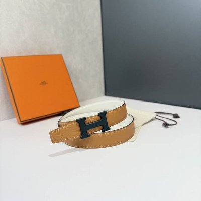 特 爱马仕HermèS男款腰带以其精湛的工艺、高品质的材料和经典的设计而备受推崇，是男士时尚配饰中的顶级选择。最具标志性的设计是带有“H”标志的扣头，简约大气且