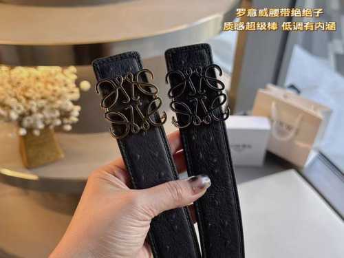 礼物爆款罗意威宽度：3.8Cm 鸵鸟纹新款原版搭配专柜新款精钢扣头。 时尚百搭，追求高端 原版的品质，品味的体现，休闲高大上！ Iphone实物实拍， 上身效果