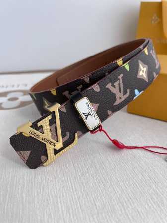 品名： Lv..路易..威登腰带皮带原单 型号：挂扣，经典纯钢材质面字母挂扣，头层牛皮，图片实物拍摄 材料：头层牛皮，挂扣系列，纯钢材质扣头，钯镀电镀工艺永不掉 - 点击图像关闭
