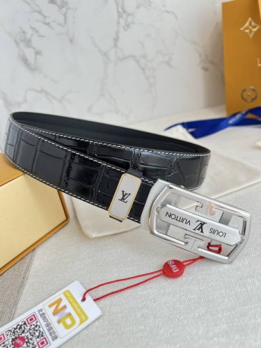 品名：Lv..路易..威登 腰带原单自动带 皮带 型号：自动扣，纯钢材质自动扣，头层牛皮自动带身，实物拍摄 材料：百分百头层牛皮，保证真皮。24K纯钢扣，永不掉