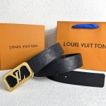 Louis Vuitton 路易威登不锈钢字母板扣 寬度4.0Cm 男士钢扣腰帶 意大利進口头层牛皮底自然精巧的格纹圖案 全新真皮腰帶 百搭休閒 时尚精美