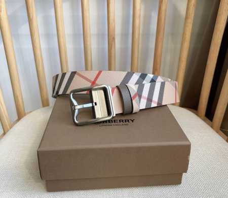Burberry 巴宝莉专柜同步上新双面两用腰带 于意大利工坊精制而成 搭配镀钯金B字型扣环 一面装饰Burberry格纹 另一面为粒纹小牛皮材质 宽:3.5C - 点击图像关闭