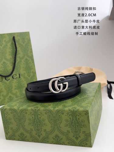 古～奇 顶级货品，原厂亮面头层小牛皮，意大利进口小牛皮 皮质总体手感柔软适中。顶级