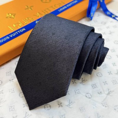 Lv领带 ，路易威登经典领带男士必备单品超时尚！高端品质 版型面料都达到品牌标准，，难得的好款，不挑人，上身效果大牌范儿十足 怎么穿都帅到爆 真丝面料 重磅推荐