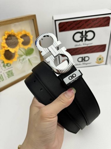 品名：菲拉格幕 原单 材质：原单牛皮腰带 百分百头层牛皮腰带保证真皮，24K纯钢扣，专柜原单品质、做工精细，时尚大牌，送人自用首选 包装： 请认准如图专柜包装赠