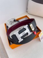 品名： 爱玛仕.Hermes腰带 皮带 原单 型号：挂扣，经典纯钢材质扣头，双面头层牛皮，图片实物拍摄 材料：双面头层牛皮，挂扣系列，纯钢材质扣头，钯镀电镀工艺