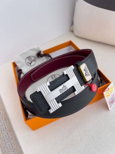 品名： 爱玛仕.Hermes腰带 皮带 原单 型号：挂扣，经典纯钢材质扣头，双面头层牛皮，图片实物拍摄 材料：双面头层牛皮，挂扣系列，纯钢材质扣头，钯镀电镀工艺