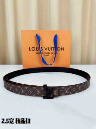 Louis Vuitton 2.5Cm宽经典皮带，采用标志性Monogram设计，搭配抛光钢质Lv字母扣。精选牛皮材质，棕色系配色百搭实用，精湛工艺诠释法式奢华 - 点击图像关闭