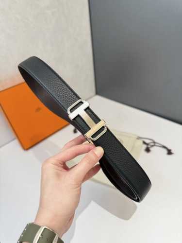 爱～马仕 HermèS 腰带是奢侈品牌爱马仕的经典配饰之一，以其高品质的皮革、精湛的工艺和标志性的设计闻名。 自动平滑扣腰带 精钢五金 搭配原版皮腰带身 长度可