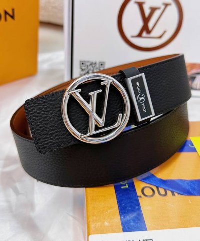 皮带：Lv..路易..威登顶级复刻. 腰带：原单品质百分百头层牛皮，保证真皮。圆形字母悬浮镂空logo工艺.真空电镀.永不掉色.24K纯钢扣头层小牛皮荔