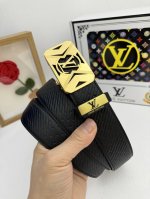 品名：Lv..路易..威登自动带 材质：原单牛皮腰带 百分百头层牛皮腰带保证真皮，24K纯钢扣，专柜原单品质、做工精细，时尚大牌，送人自用首选 包装： 请认准如
