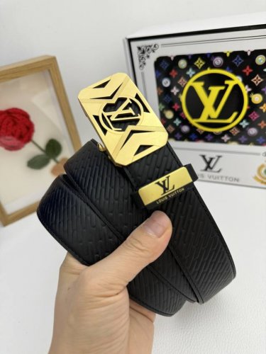 品名：Lv..路易..威登自动带 材质：原单牛皮腰带 百分百头层牛皮腰带保证真皮，24K纯钢扣，专柜原单品质、做工精细，时尚大牌，送人自用首选 包装： 请认准如