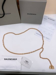 Balenciaga 巴黎世家 Monaco做旧金色黄铜链条腰带，亮相于Balenciaga 2025春季系列Look 37 黄铜材质 金色金属 长度120Cm